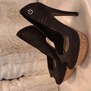 GUESS CORK HEELS
